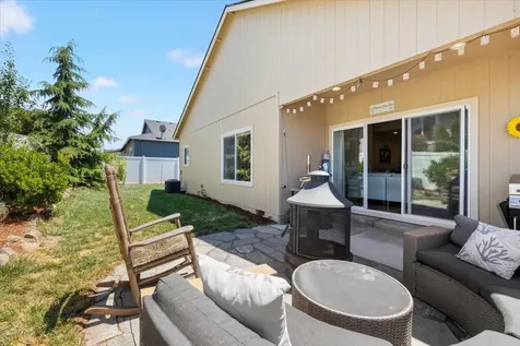 2001 Hondeleau Lane Medford OR 97504