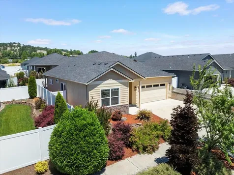 2001 Hondeleau Lane Medford OR 97504