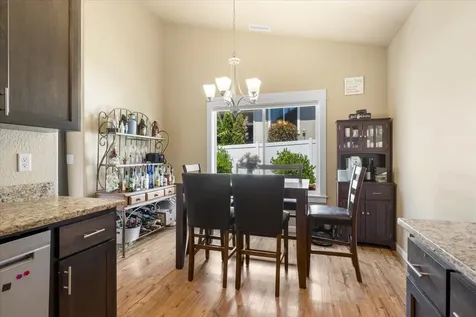 2001 Hondeleau Lane Medford OR 97504