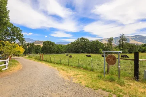 765 Reiten Drive Ashland OR 97520