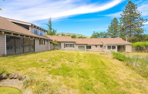 765 Reiten Drive Ashland OR 97520