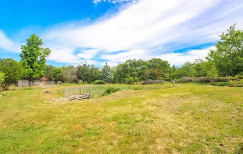 765 Reiten Drive Ashland OR 97520