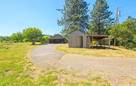 765 Reiten Drive Ashland OR 97520