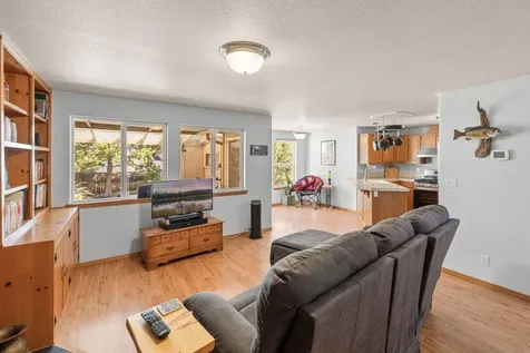 887 NE Locksley Drive Bend OR 97701