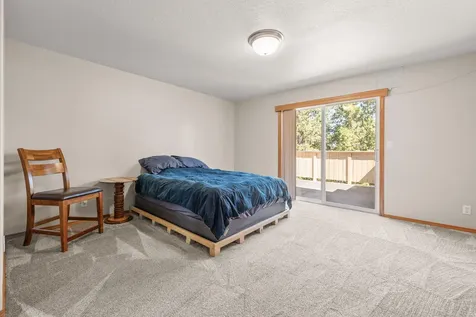 887 NE Locksley Drive Bend OR 97701