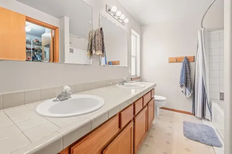 887 NE Locksley Drive Bend OR 97701