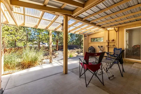 887 NE Locksley Drive Bend OR 97701