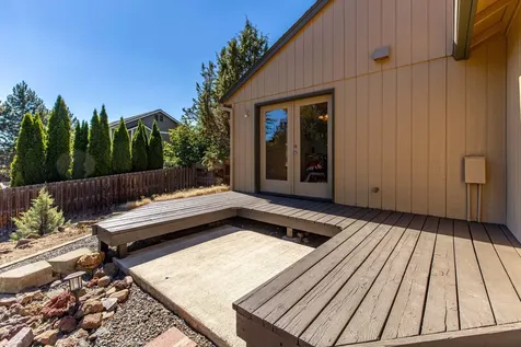 887 NE Locksley Drive Bend OR 97701