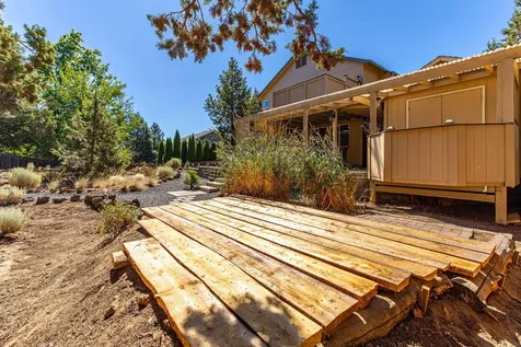887 NE Locksley Drive Bend OR 97701