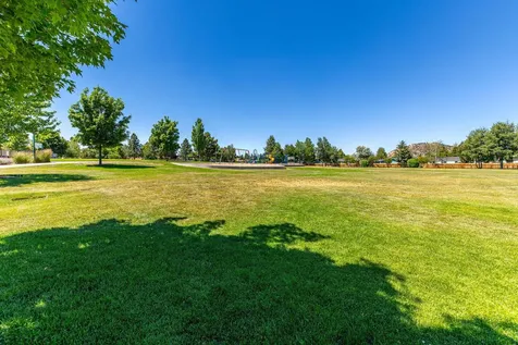 887 NE Locksley Drive Bend OR 97701
