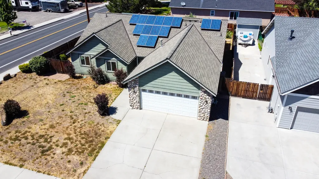 2261 SW Reindeer Avenue Redmond OR 97756