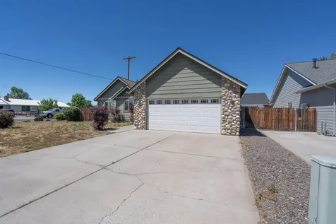 2261 SW Reindeer Avenue Redmond OR 97756