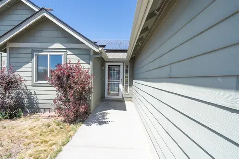 2261 SW Reindeer Avenue Redmond OR 97756