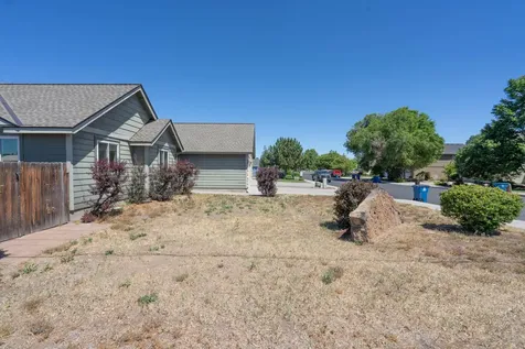 2261 SW Reindeer Avenue Redmond OR 97756