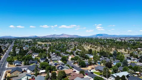 2261 SW Reindeer Avenue Redmond OR 97756