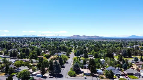 2261 SW Reindeer Avenue Redmond OR 97756