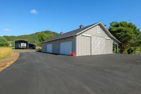 2270 Fisher Road Roseburg OR 97471