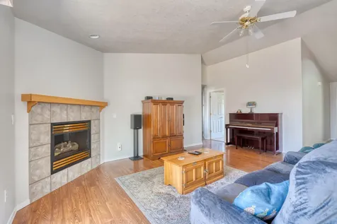 1841 NE 7th Street Redmond OR 97756