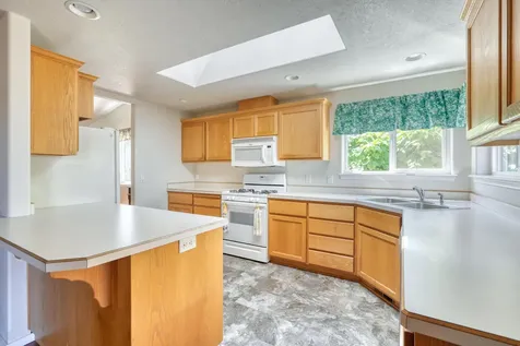 1841 NE 7th Street Redmond OR 97756