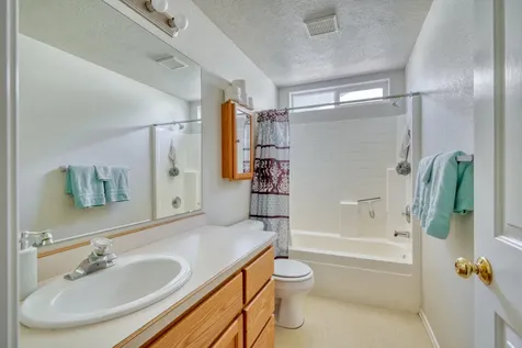1841 NE 7th Street Redmond OR 97756