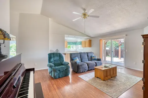 1841 NE 7th Street Redmond OR 97756