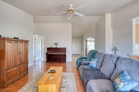 1841 NE 7th Street Redmond OR 97756