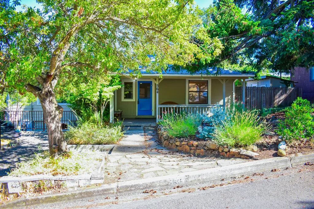 564 Liberty Street Ashland OR 97520