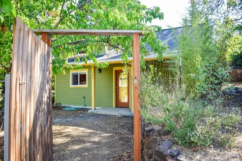564 Liberty Street Ashland OR 97520