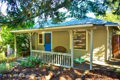 564 Liberty Street Ashland OR 97520