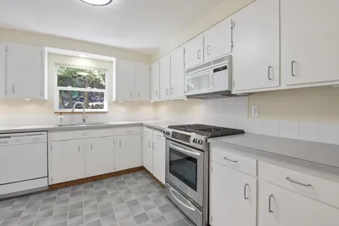 1668 SW Knoll Avenue Bend OR 97702