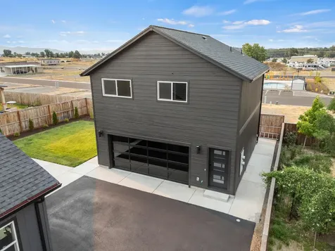 1100 Quail Lane Phoenix OR 97535