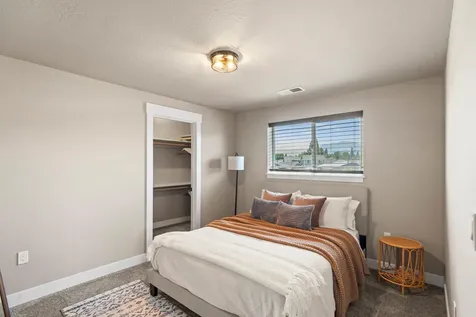 1100 Quail Lane Phoenix OR 97535