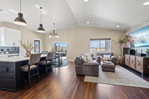 1100 Quail Lane Phoenix OR 97535