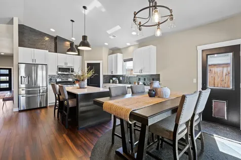 1100 Quail Lane Phoenix OR 97535