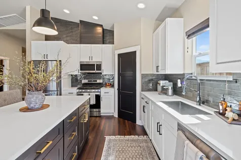 1100 Quail Lane Phoenix OR 97535