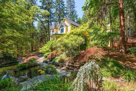 385 Granite Street Ashland OR 97520