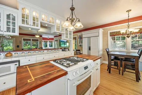 385 Granite Street Ashland OR 97520