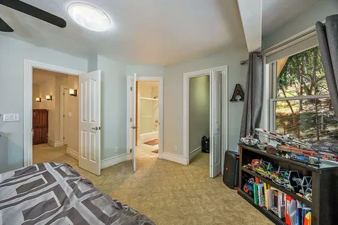 385 Granite Street Ashland OR 97520