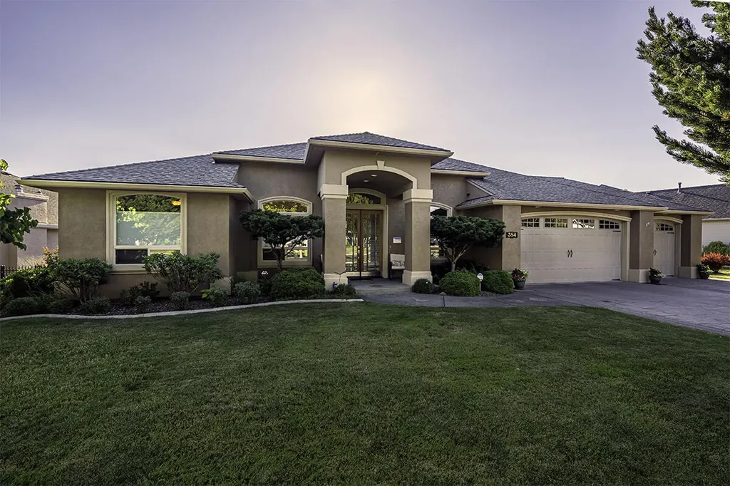 384 Robert Trent Jones Boulevard Eagle Point OR 97524