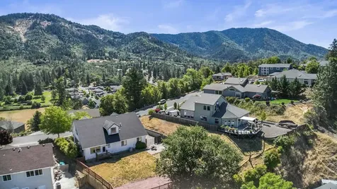 1559 Panoramic Loop Grants Pass OR 97527