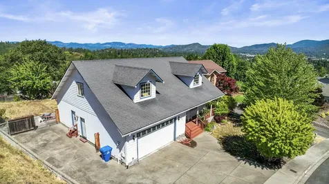 1559 Panoramic Loop Grants Pass OR 97527