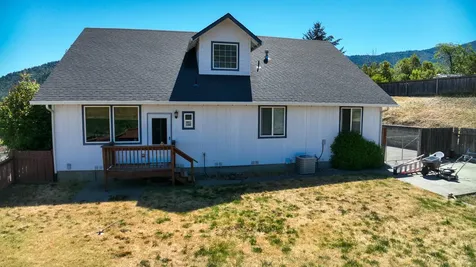 1559 Panoramic Loop Grants Pass OR 97527