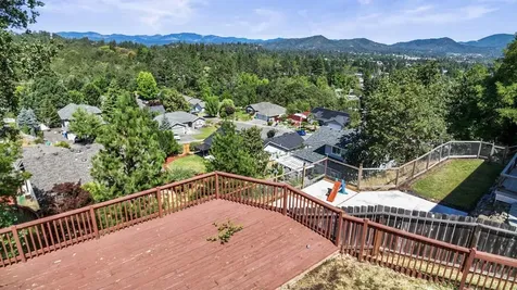 1559 Panoramic Loop Grants Pass OR 97527