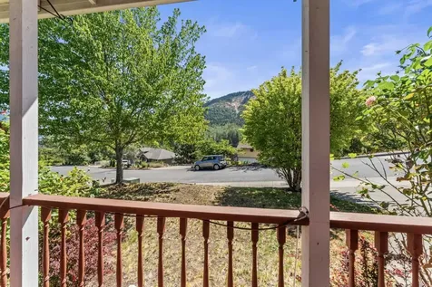 1559 Panoramic Loop Grants Pass OR 97527