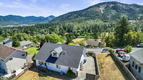1559 Panoramic Loop Grants Pass OR 97527