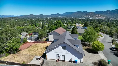 1559 Panoramic Loop Grants Pass OR 97527
