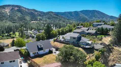 1559 Panoramic Loop Grants Pass OR 97527