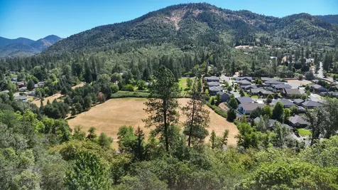 1559 Panoramic Loop Grants Pass OR 97527