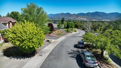 1559 Panoramic Loop Grants Pass OR 97527