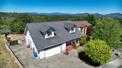 1559 Panoramic Loop Grants Pass OR 97527